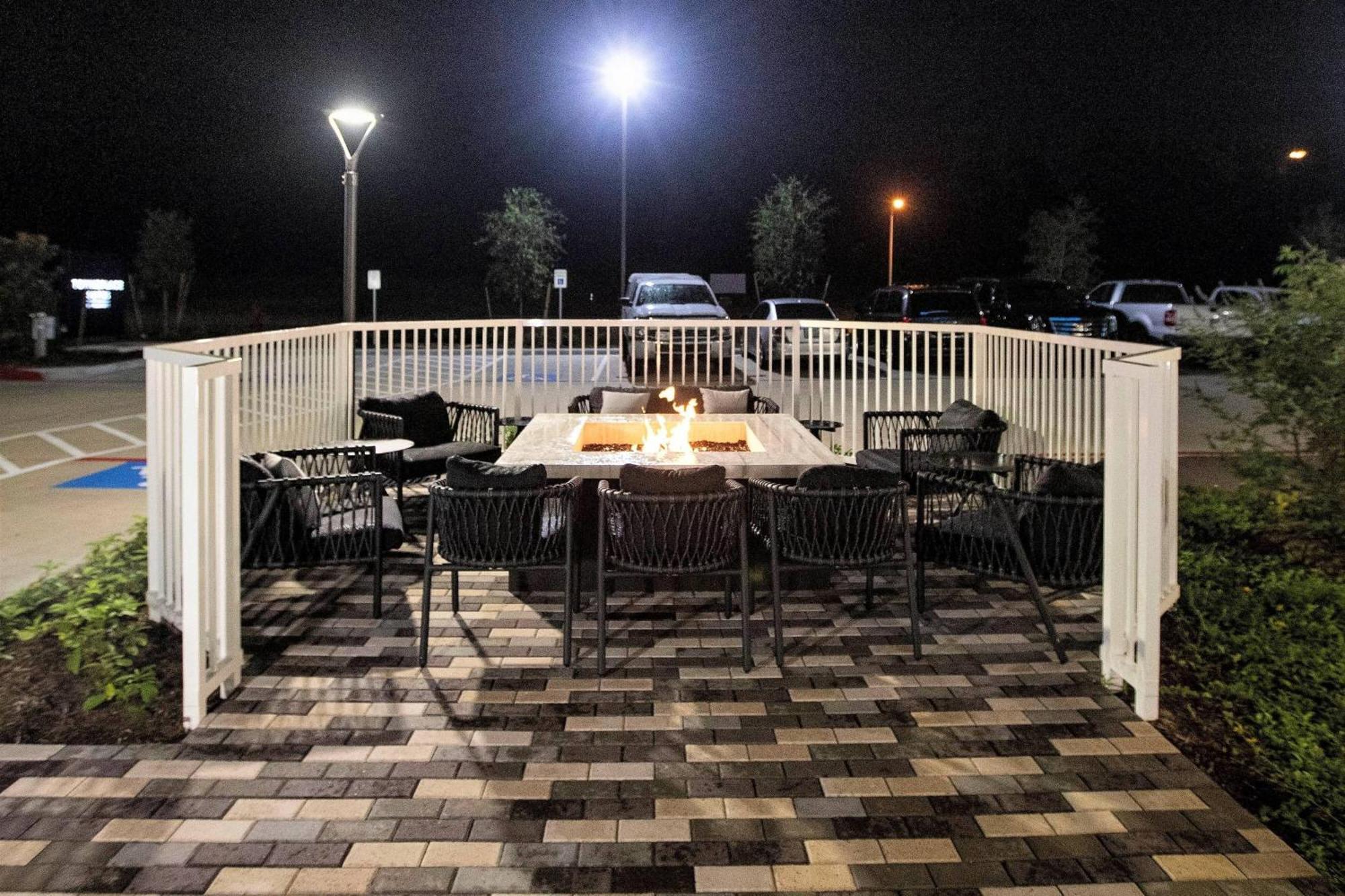 Towneplace Suites By Marriott Конро Екстер'єр фото