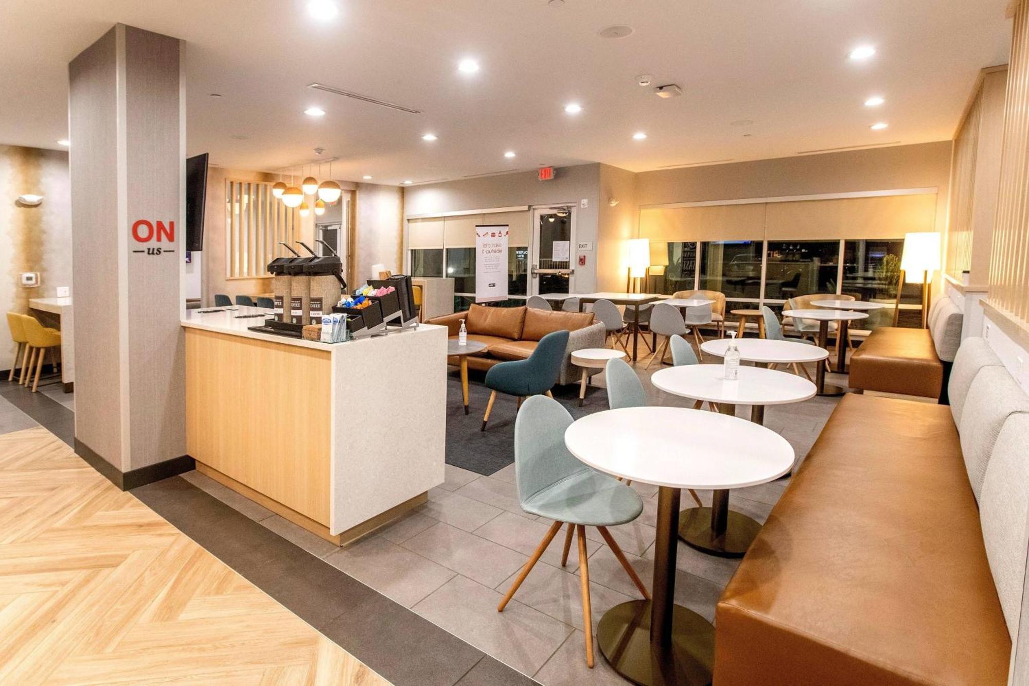 Towneplace Suites By Marriott Конро Екстер'єр фото